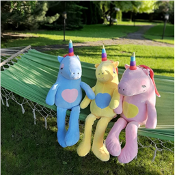 Большой единорог с длинными ногами голубой